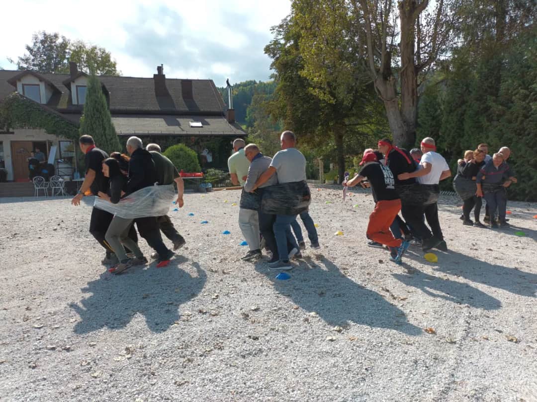 Najlepsze ćwiczenia integracyjne dla zespołu – jak poprawić komunikację i współpracę