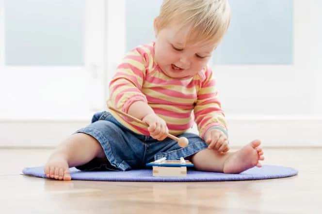 Jak muzyka wpływa na rozwój dziecka? Korzyści dla mowy, emocji i koordynacji