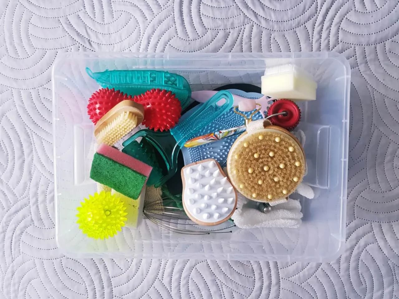 Jak zrobić zabawki sensoryczne: proste pomysły dla dzieci, które zachwycą