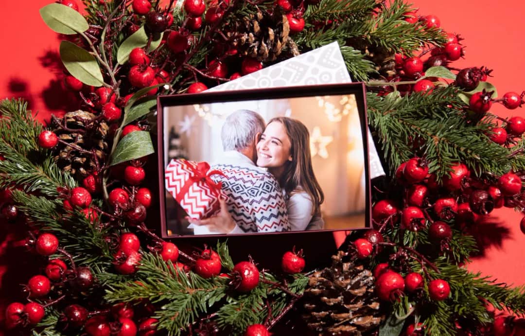 Najlepsze pomysły na prezent dla babci pod choinkę – praktyczne i sentymentalne propozycje