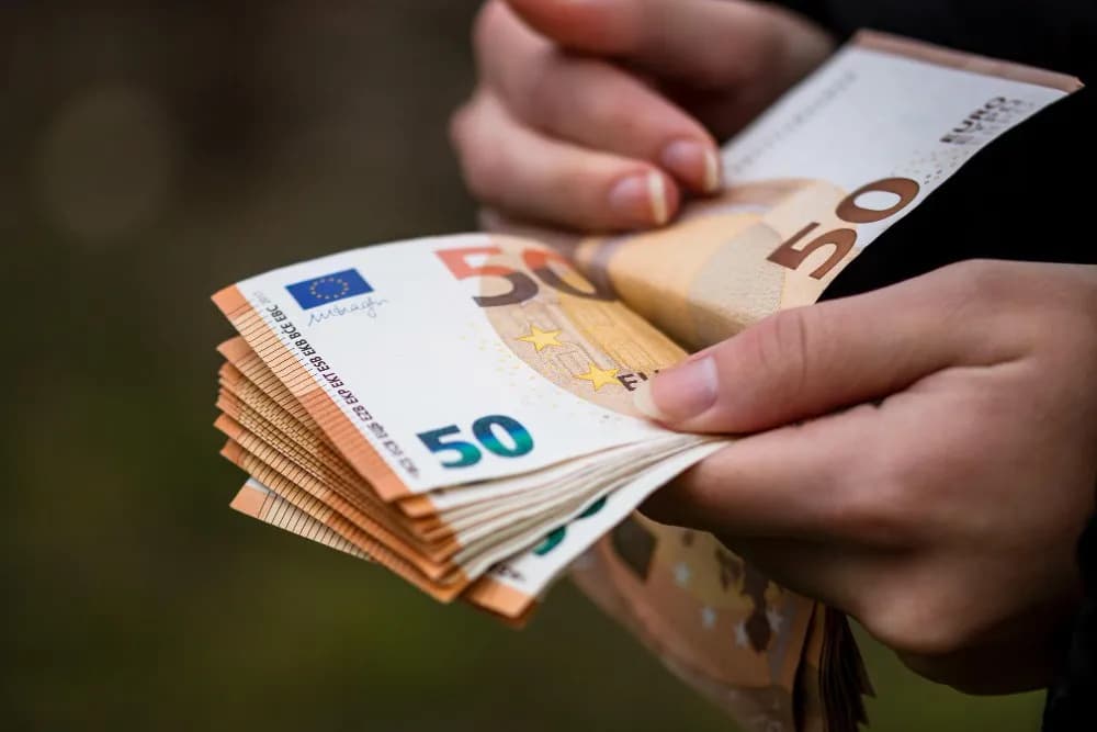Ile zarabia opiekunka środowiskowa? Zaskakujące fakty o wynagrodzeniu