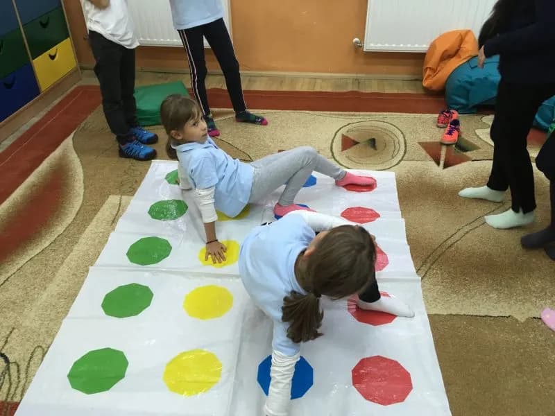 Najlepsze zabawy integracyjne dla klas 4-6, które zbudują zgraną grupę